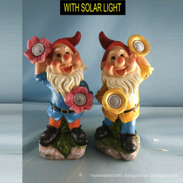 Popular Garden Decoration Polyresin Dwarf with Solar Light